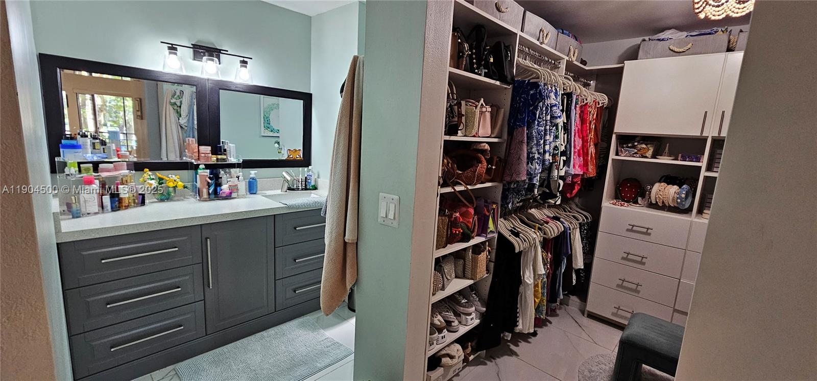 PLANTATION CLUB B CONDO - Residential