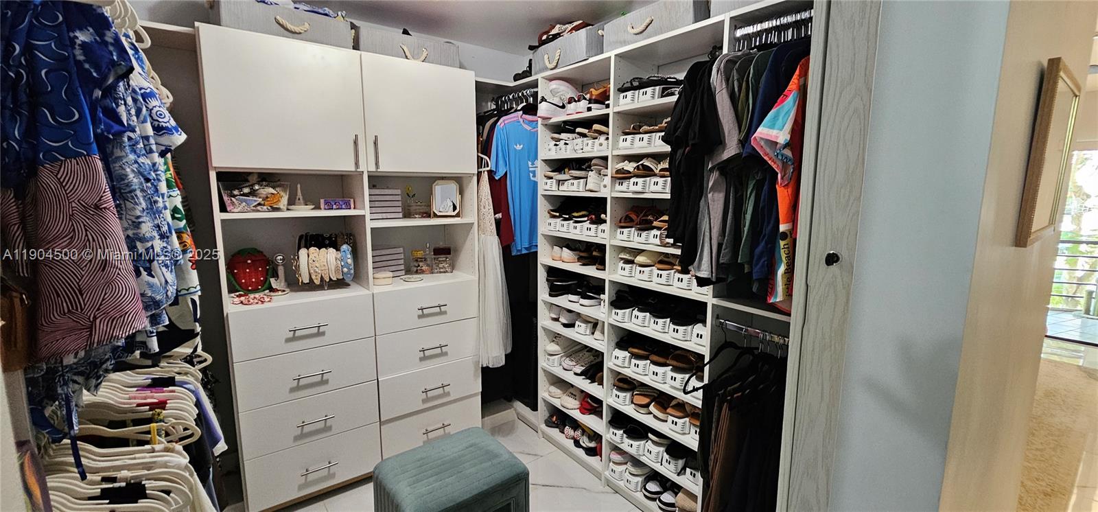 PLANTATION CLUB B CONDO - Residential