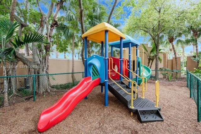 THE YACHT CLUB AT AVENTUR - Residential
