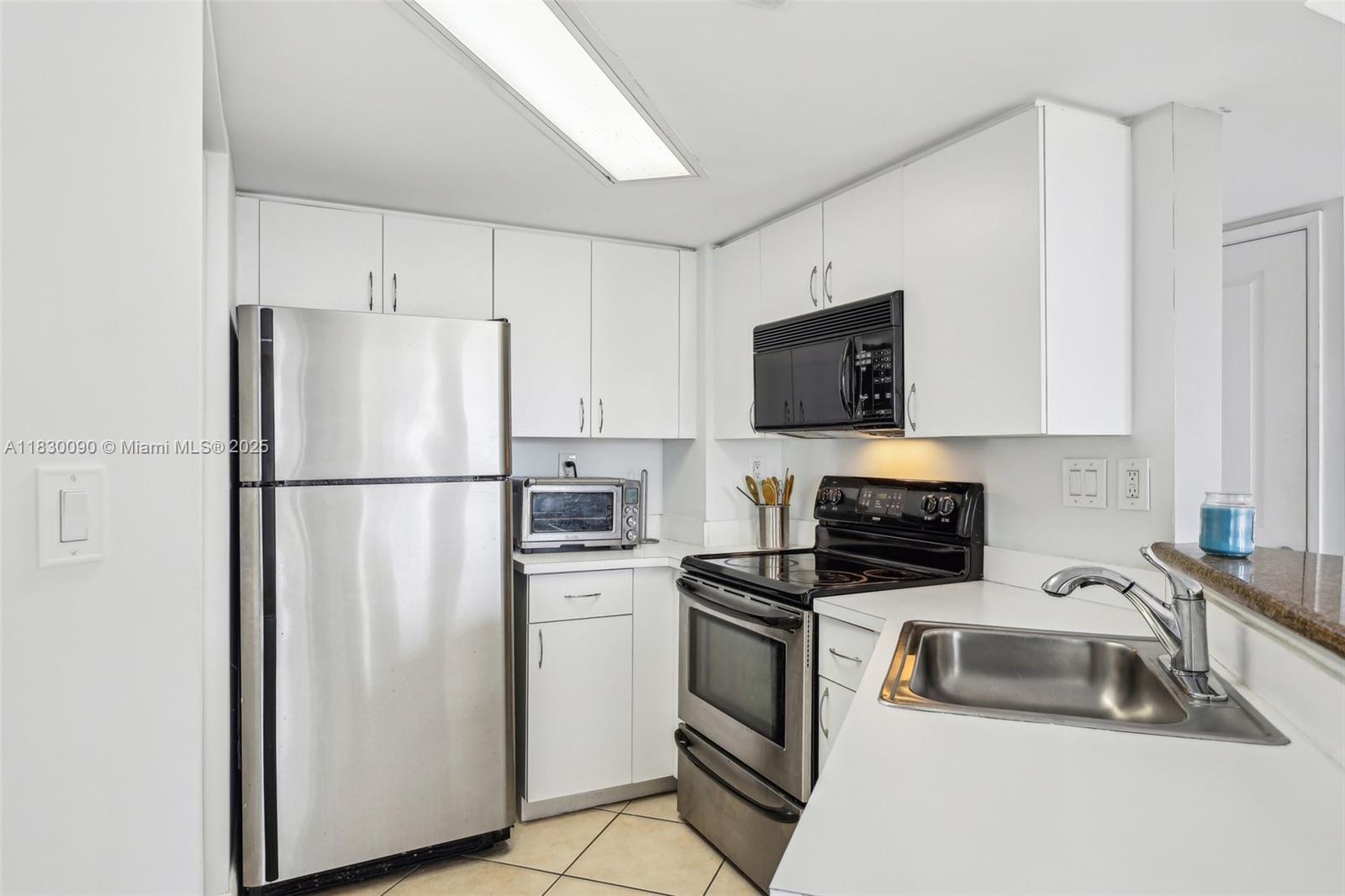 2351 Douglas Rd PH 1305