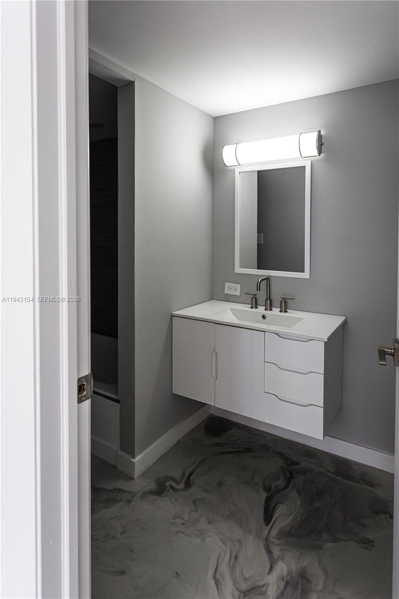 PLAZA OF AMERICAS CONDO P - Residential