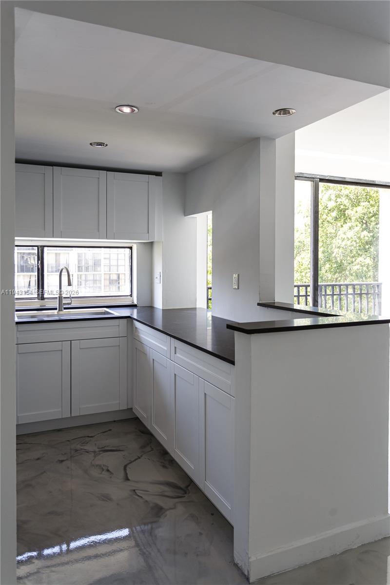 PLAZA OF AMERICAS CONDO P - Residential