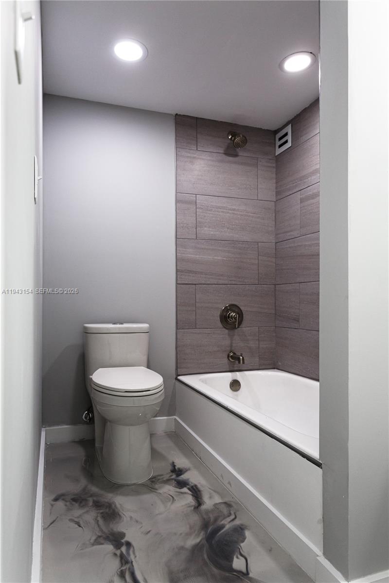 PLAZA OF AMERICAS CONDO P - Residential