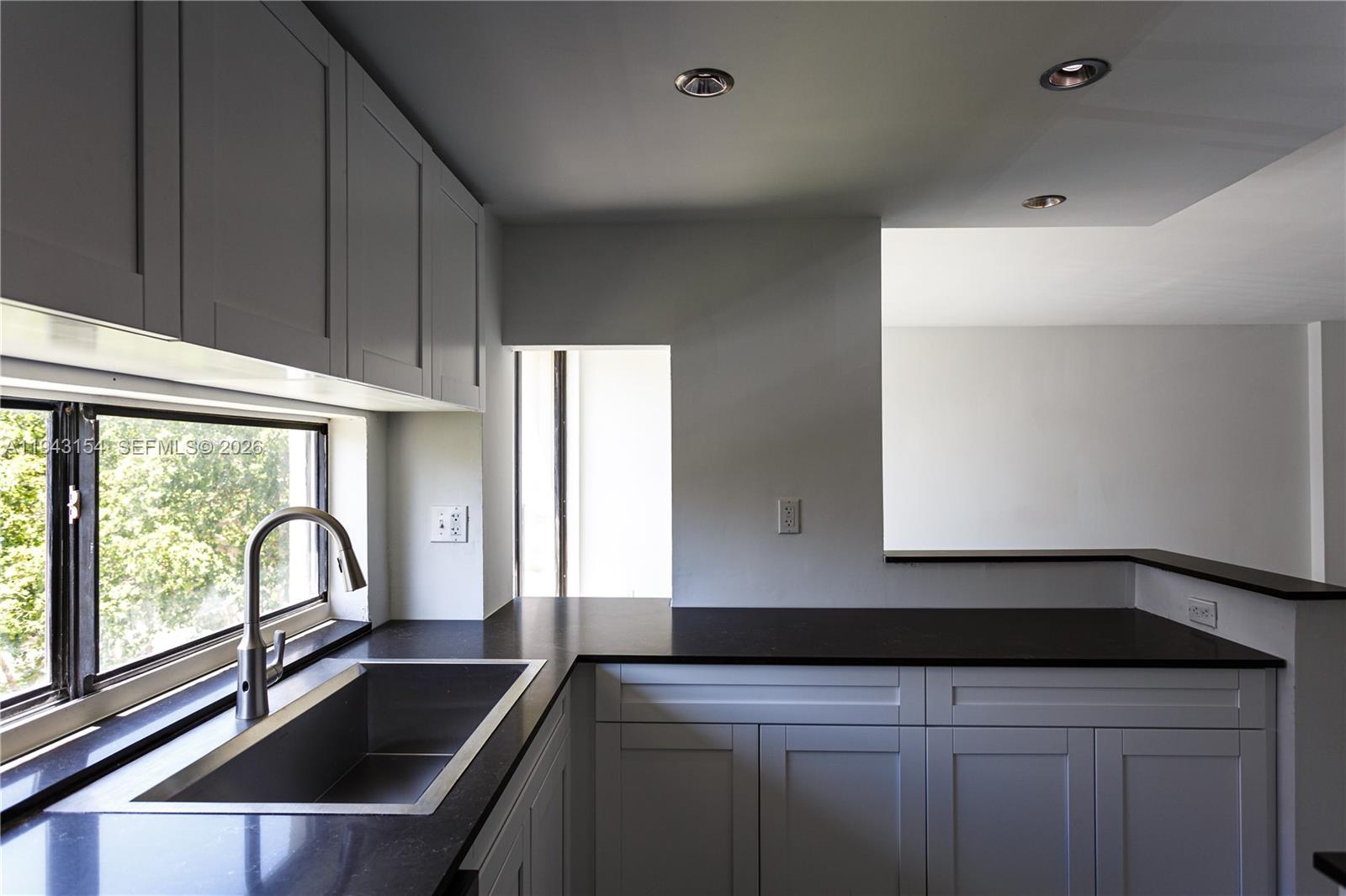 PLAZA OF AMERICAS CONDO P - Residential