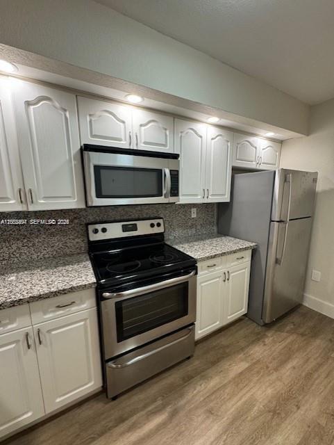 LE CLUB AT OLD CUTLER CON - Residential Lease