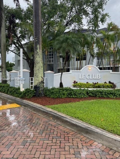 LE CLUB AT OLD CUTLER CON - Residential Lease