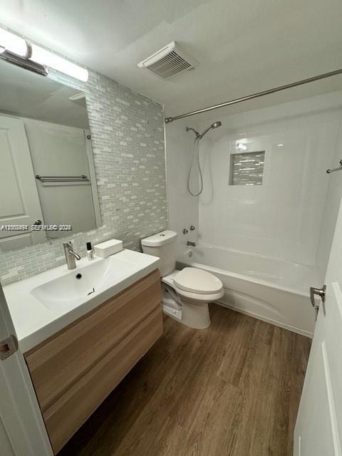 LE CLUB AT OLD CUTLER CON - Residential Lease