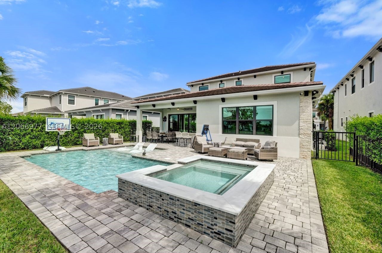 12474 Solana Bay Cir