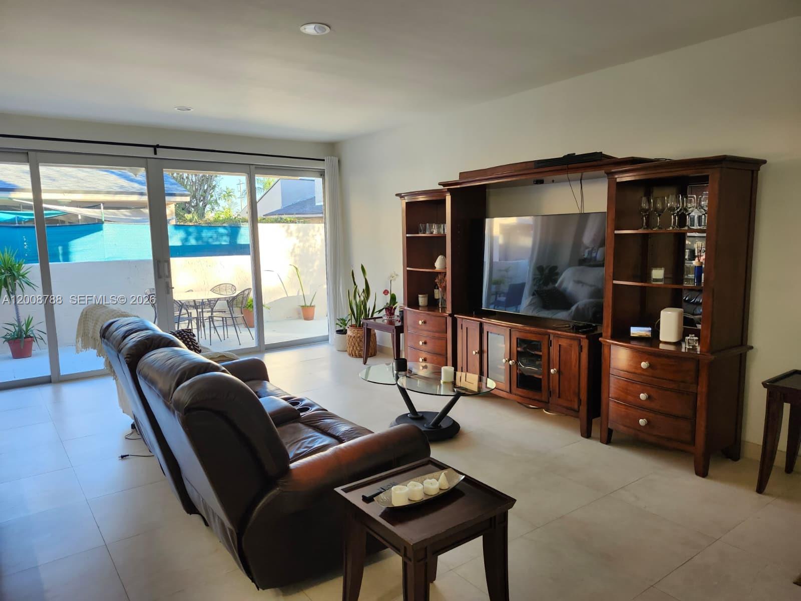 OAKVIEW CONDO #4 - Residential