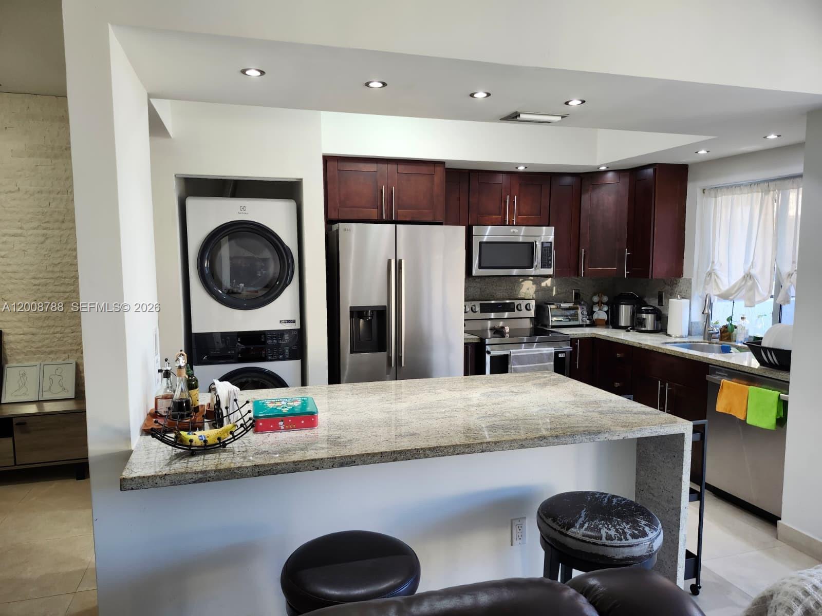 OAKVIEW CONDO #4 - Residential