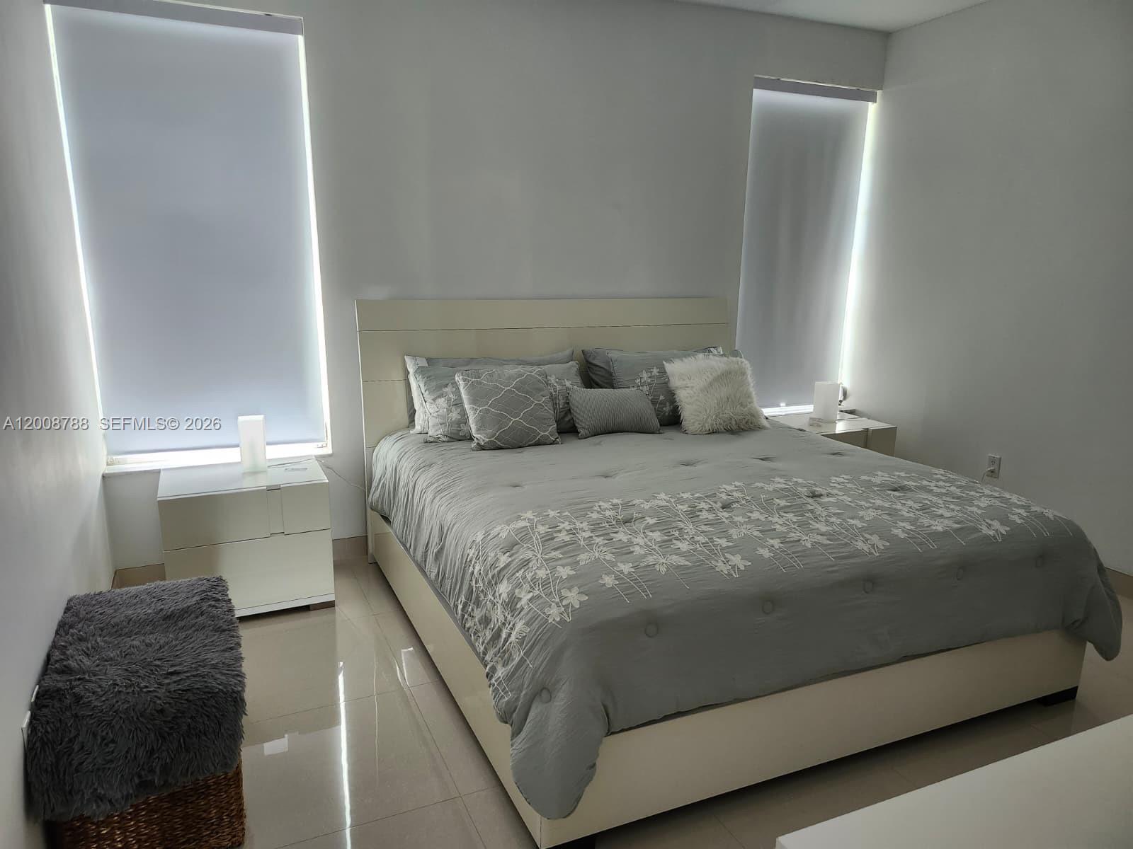 OAKVIEW CONDO #4 - Residential