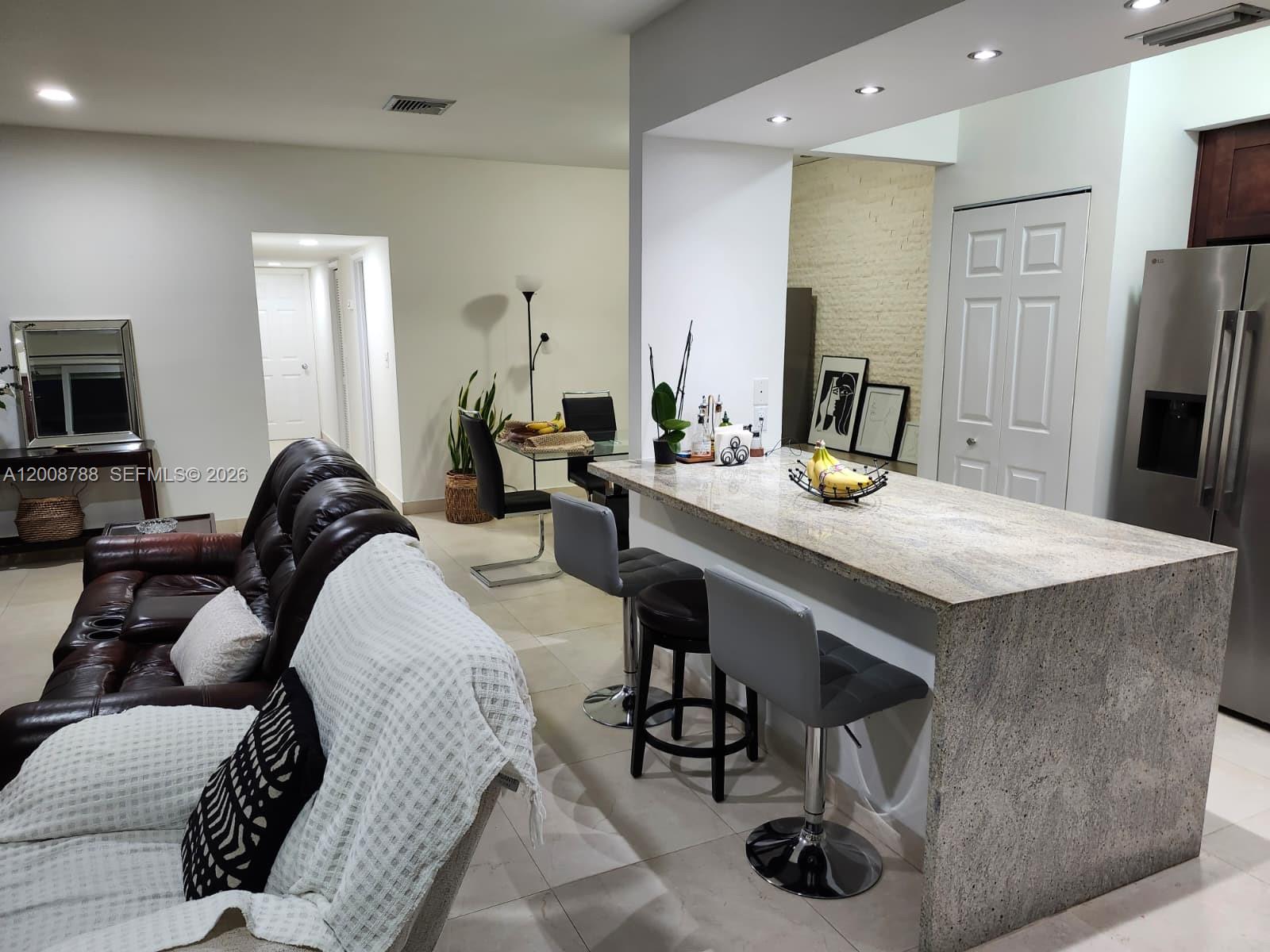 OAKVIEW CONDO #4 - Residential