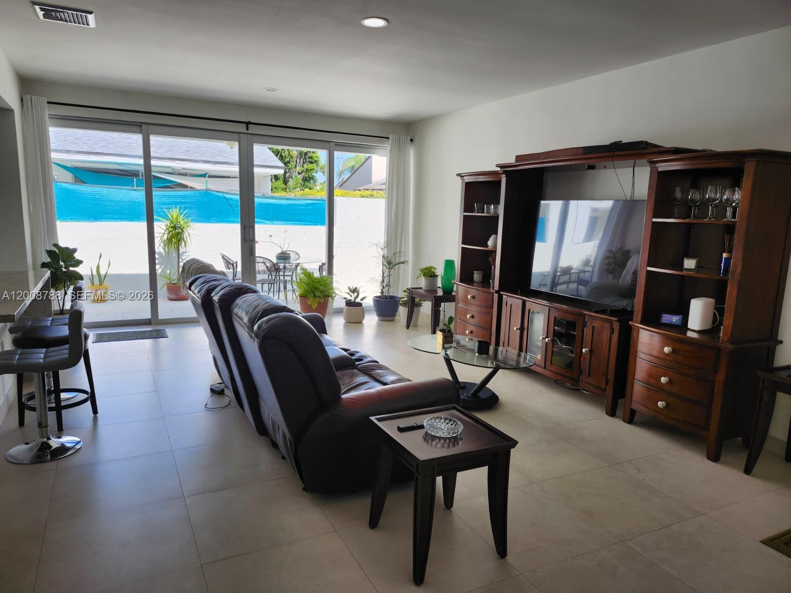 OAKVIEW CONDO #4 - Residential