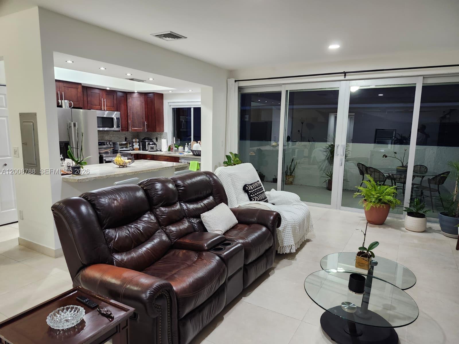 OAKVIEW CONDO #4 - Residential