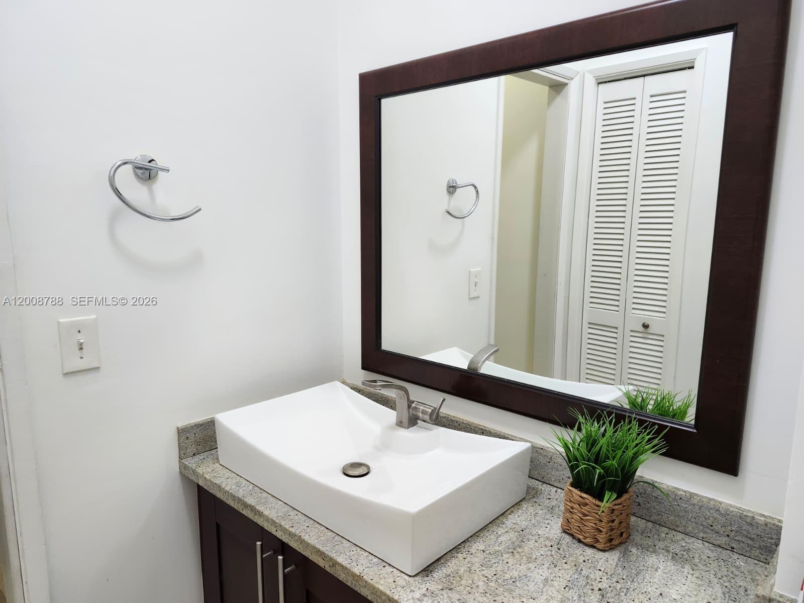 OAKVIEW CONDO #4 - Residential
