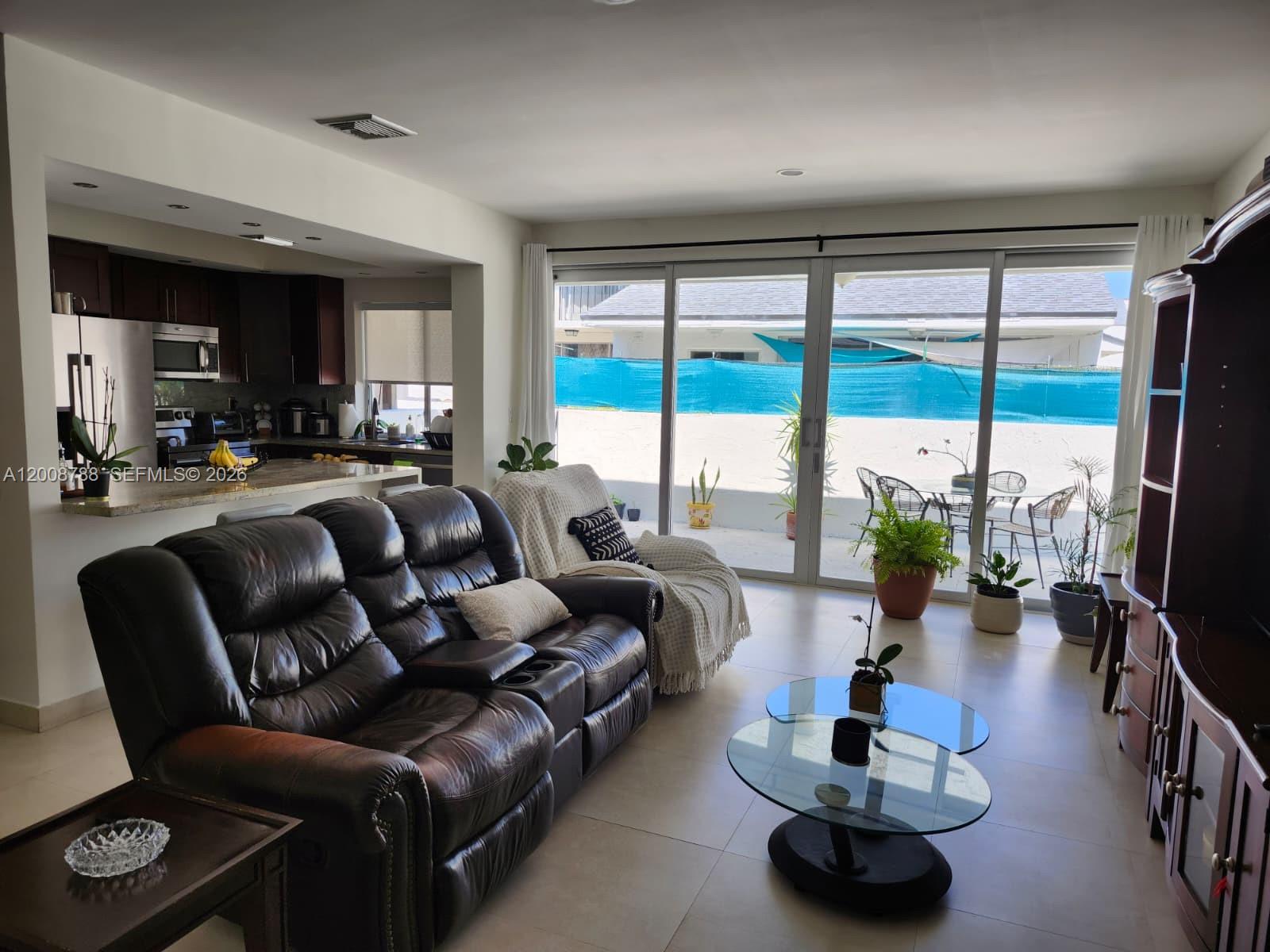 OAKVIEW CONDO #4 - Residential