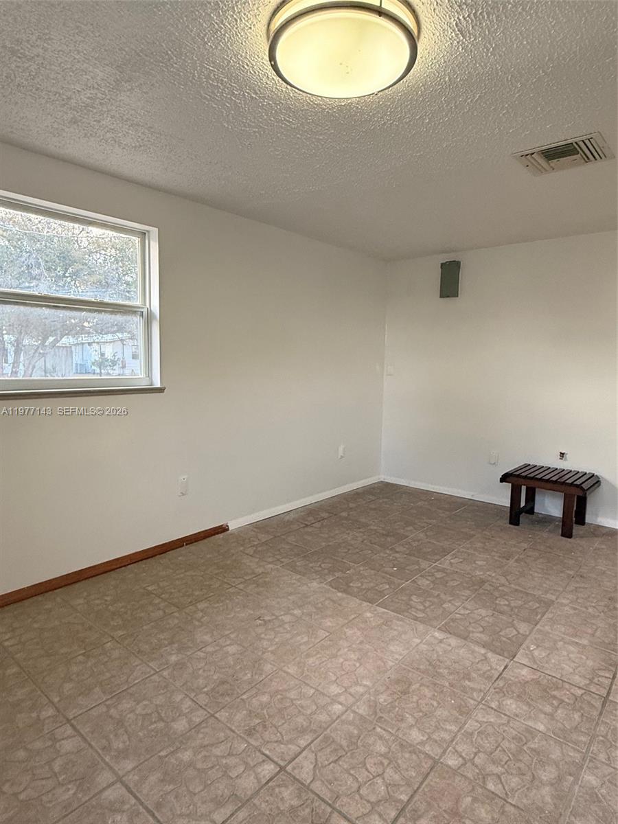 Sebring Lakes Acres - Residential Lease