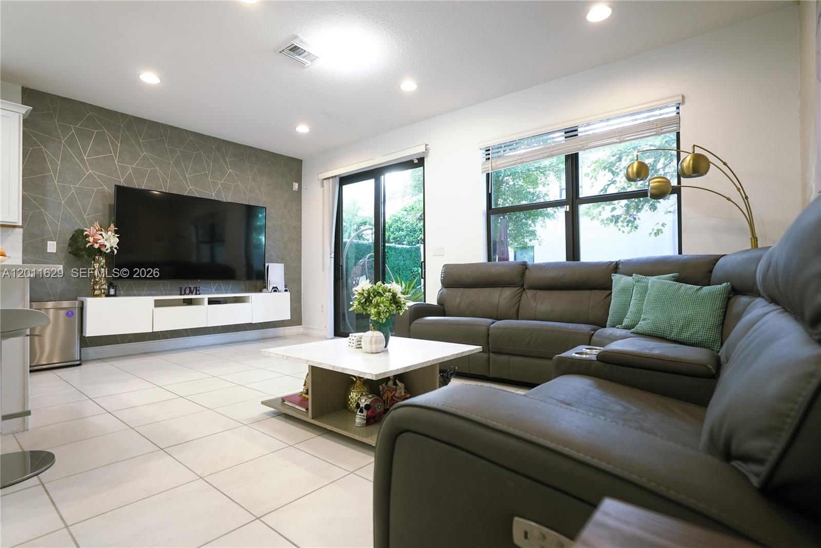 10111 Akenside Dr