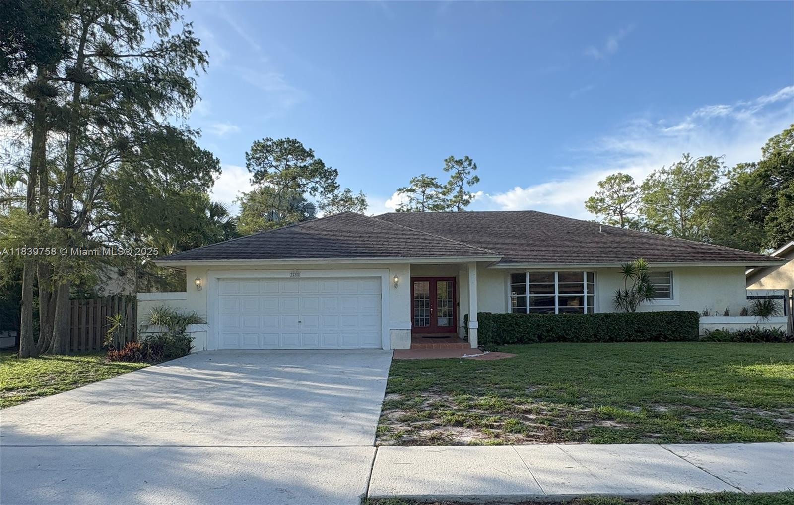 Charming seasonal rental home in the heart of Wellington featuring 4 bedrooms, 2 bathrooms, and a private pool. Pets allowed on a case-by-case basis. No HOA. Minimum lease term: 5 months. Conveniently located near the Wellington Equestrian Festival (WEF), within walking distance to shops, restaurants, and a movie theater, and just blocks from a local park.