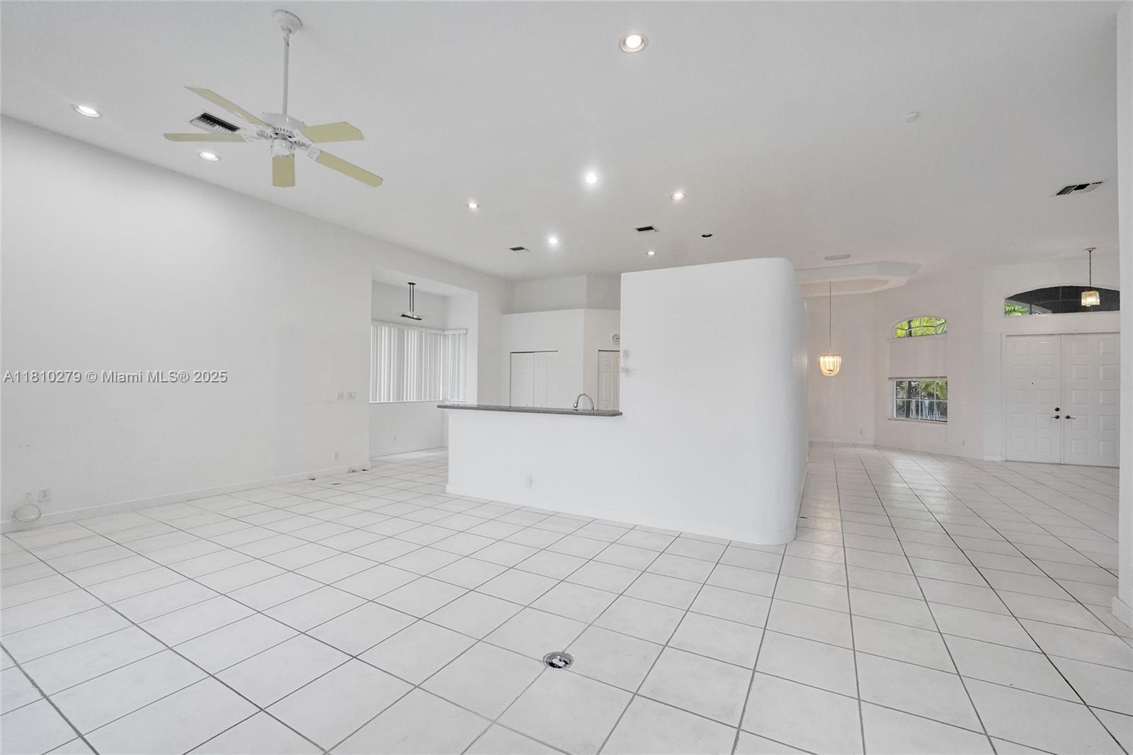 HOLLYWOOD LAKES COUNTRY C - Residential