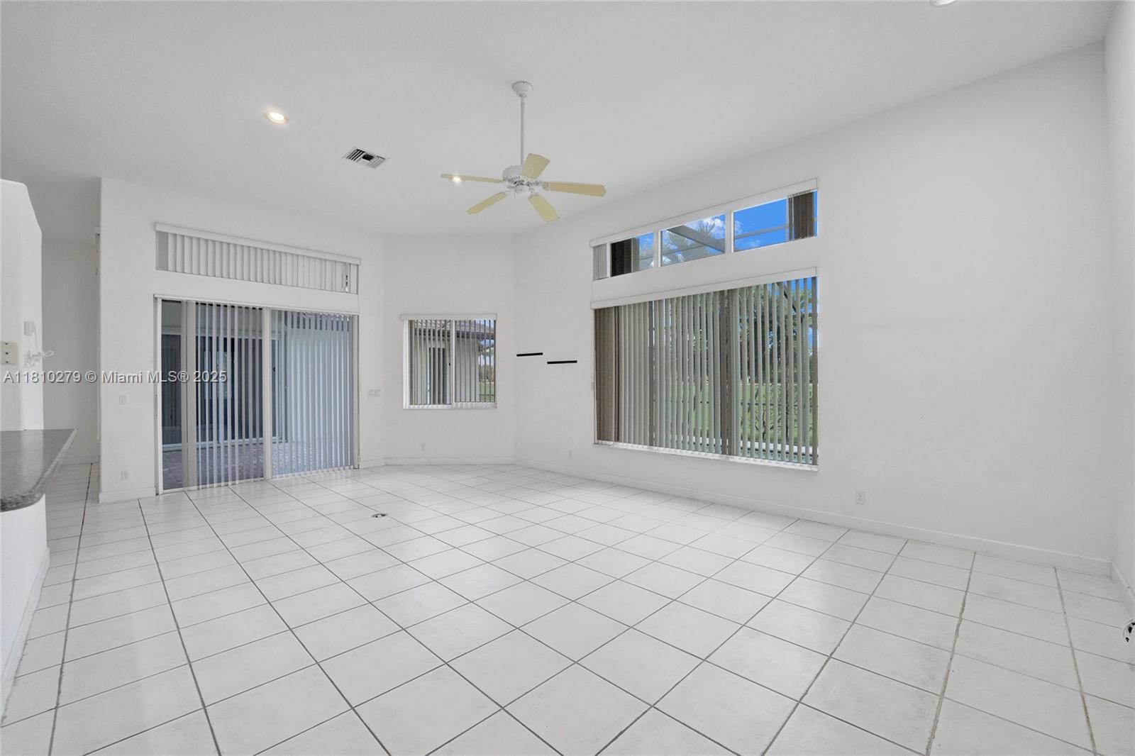 HOLLYWOOD LAKES COUNTRY C - Residential