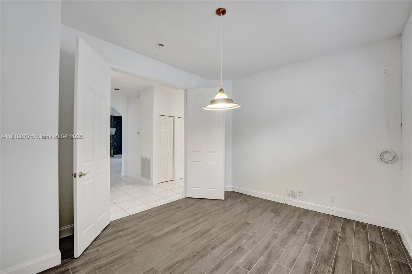 HOLLYWOOD LAKES COUNTRY C - Residential