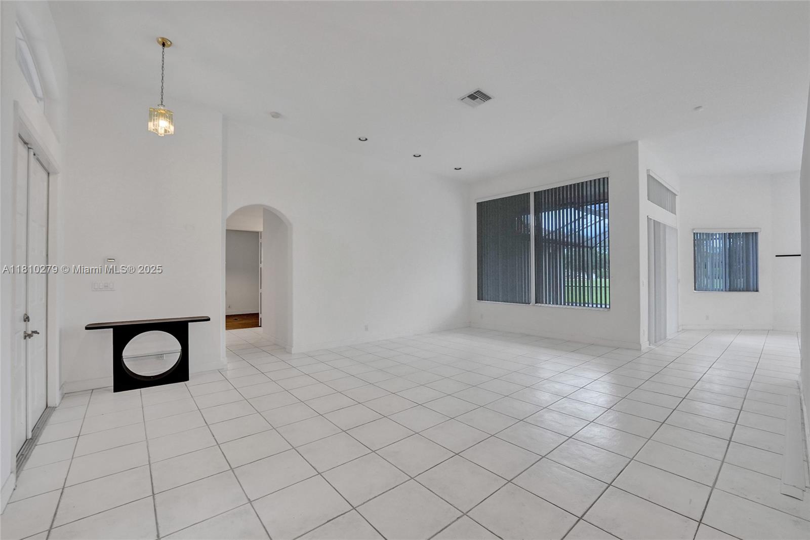 HOLLYWOOD LAKES COUNTRY C - Residential