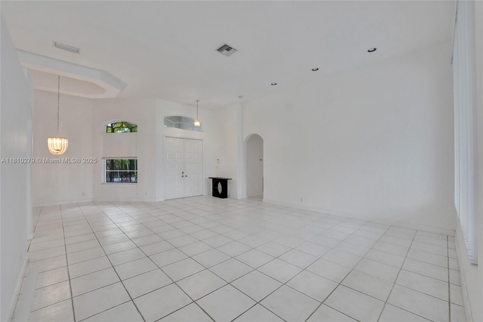 HOLLYWOOD LAKES COUNTRY C - Residential