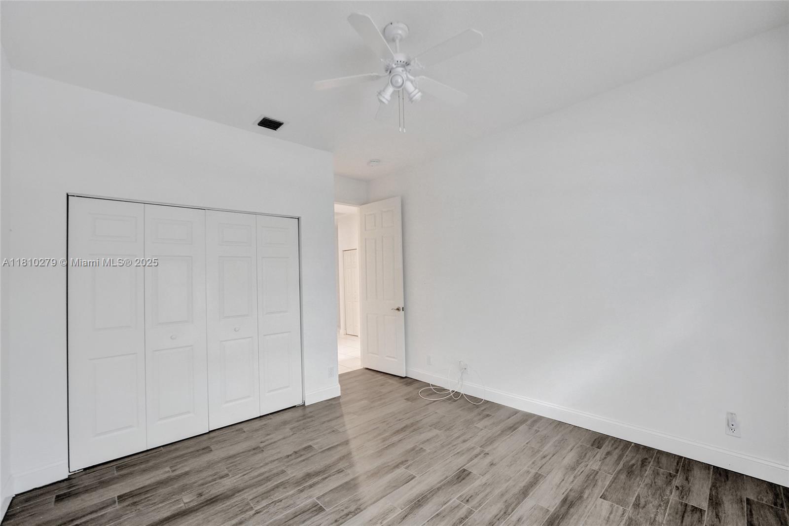 HOLLYWOOD LAKES COUNTRY C - Residential