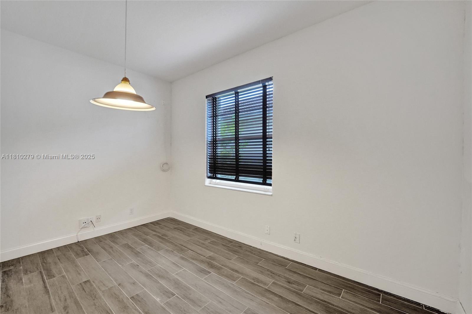 HOLLYWOOD LAKES COUNTRY C - Residential