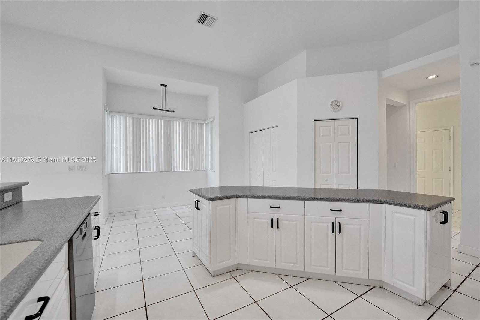 HOLLYWOOD LAKES COUNTRY C - Residential