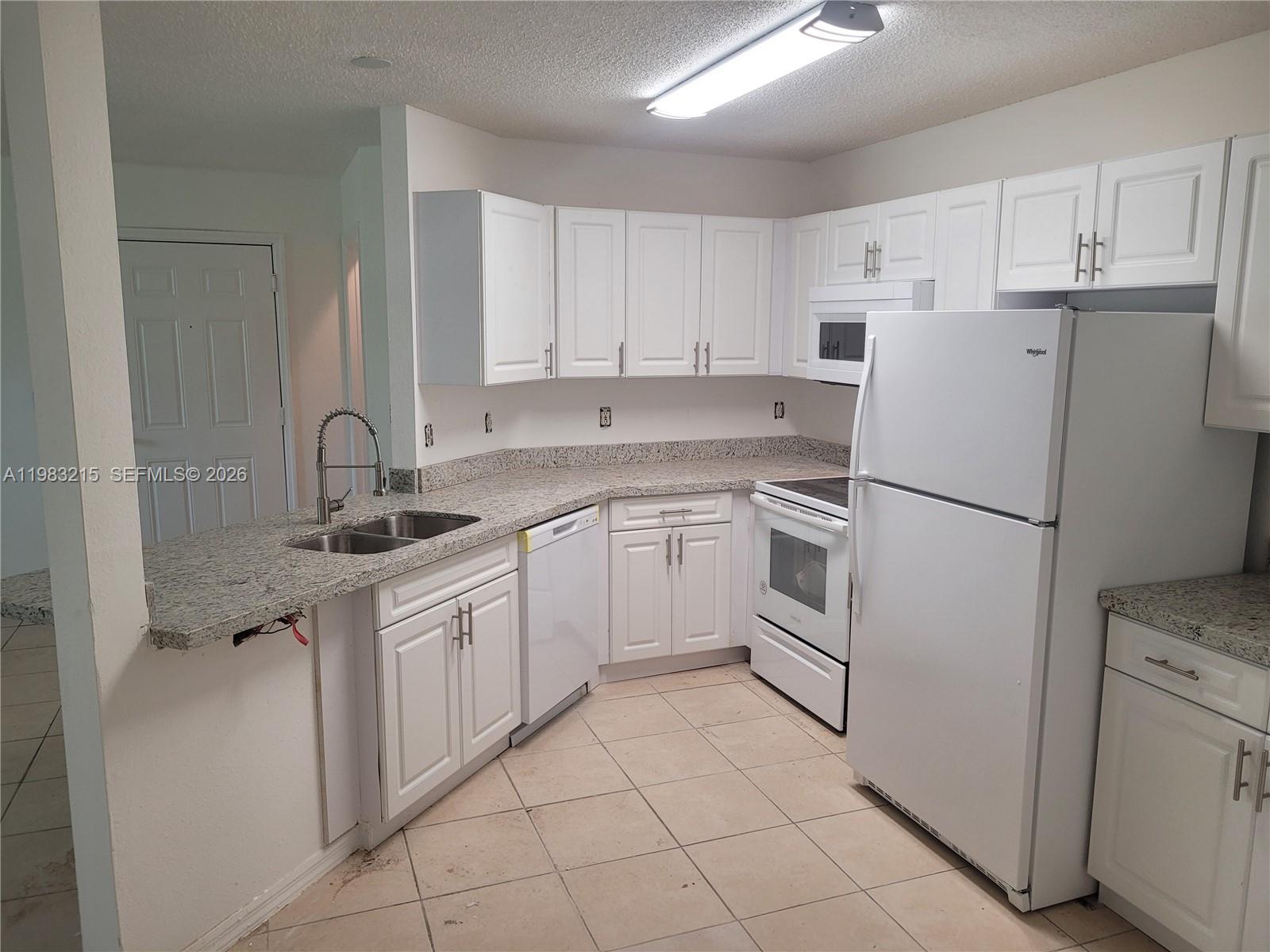 WINDWARD LAKES CONDO - Residential Lease