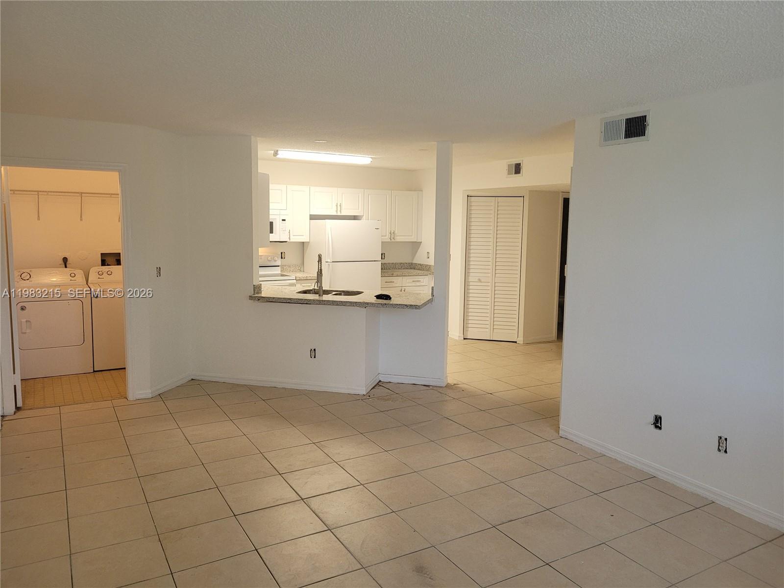 WINDWARD LAKES CONDO - Residential Lease