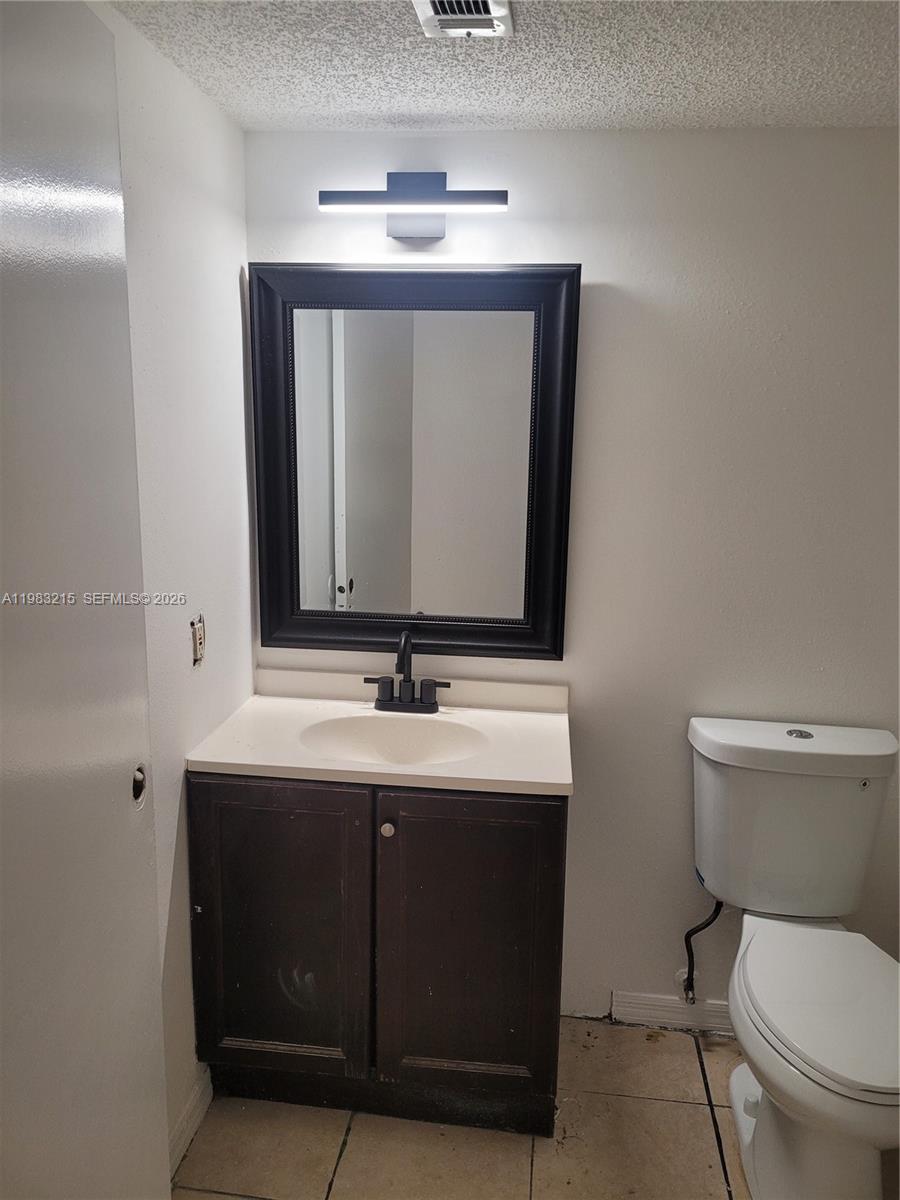 WINDWARD LAKES CONDO - Residential Lease