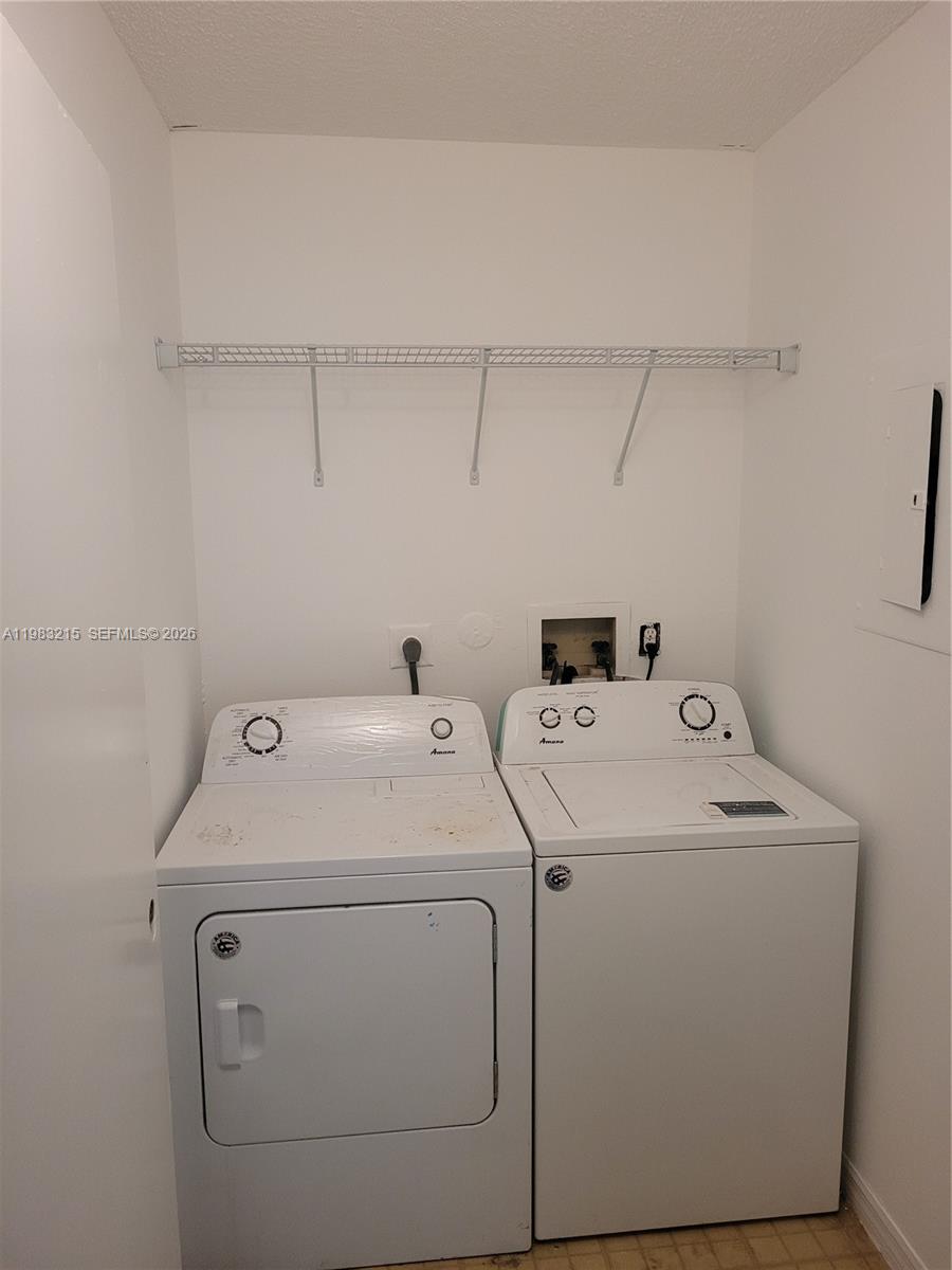 WINDWARD LAKES CONDO - Residential Lease