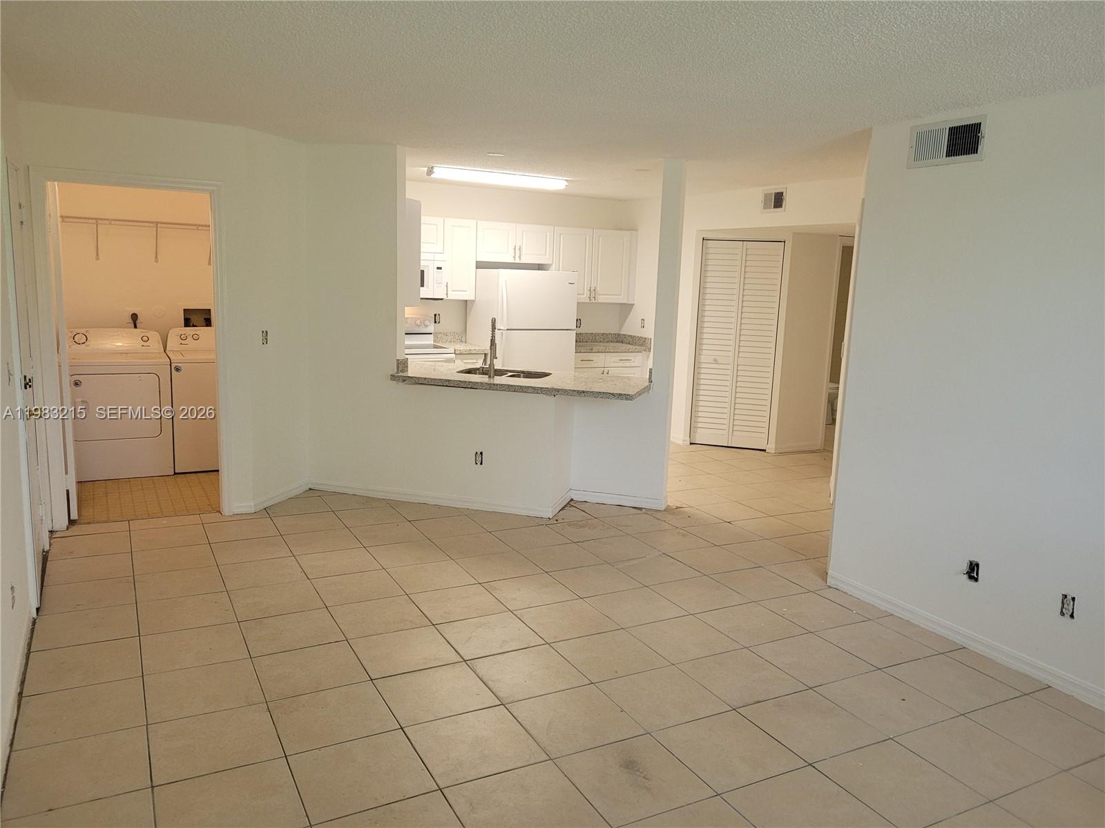 WINDWARD LAKES CONDO - Residential Lease