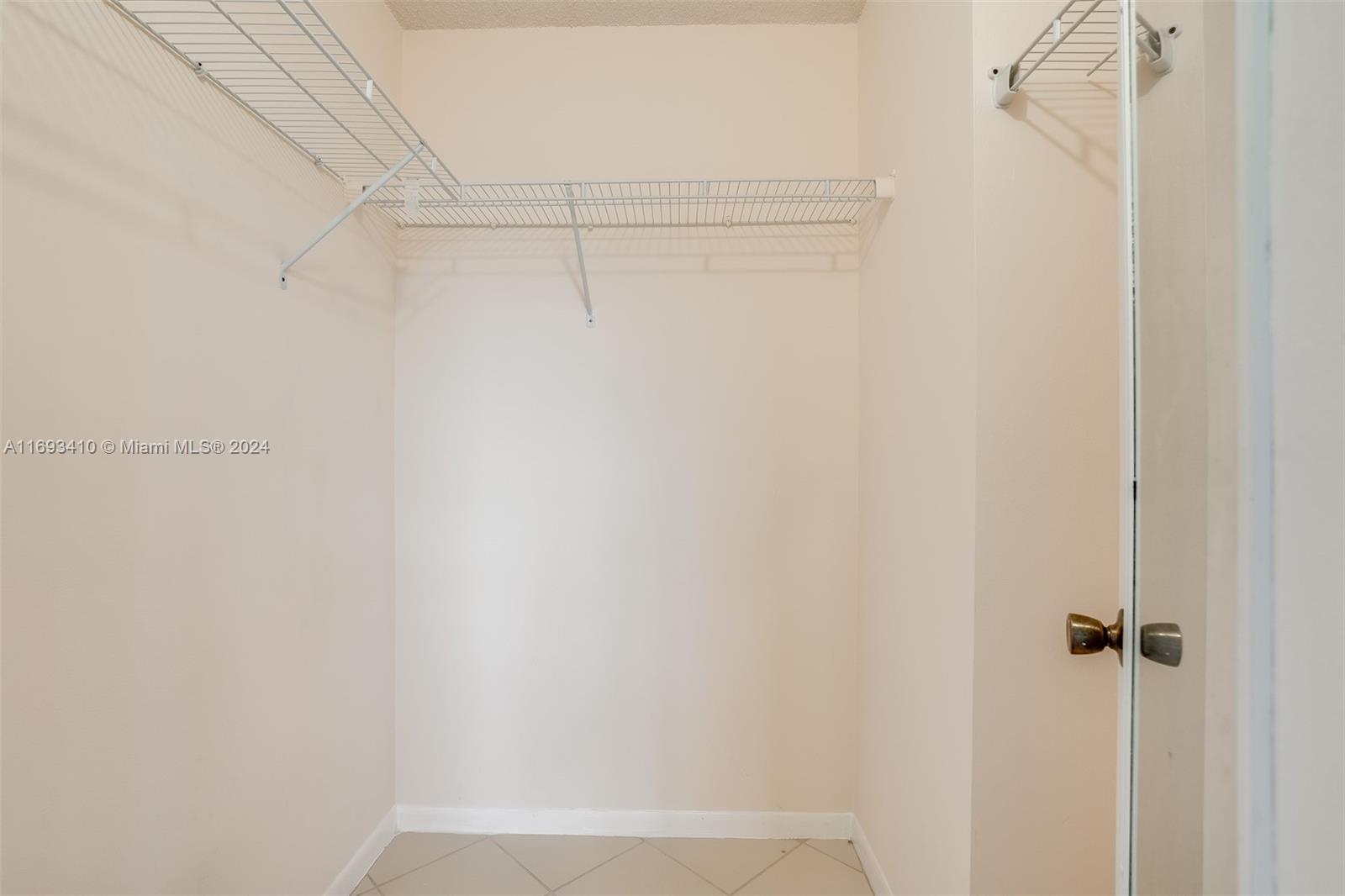 NATURA CONDO NO 4 - Residential