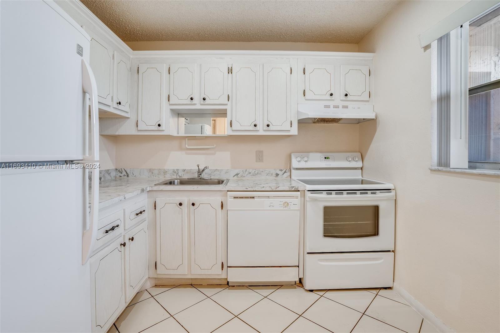 NATURA CONDO NO 4 - Residential