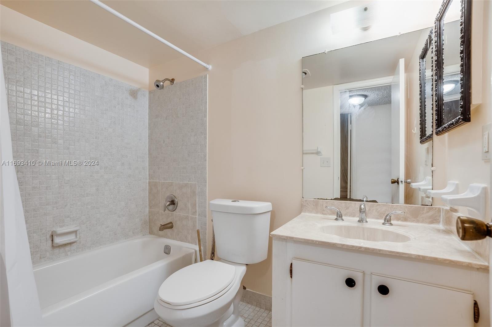 NATURA CONDO NO 4 - Residential