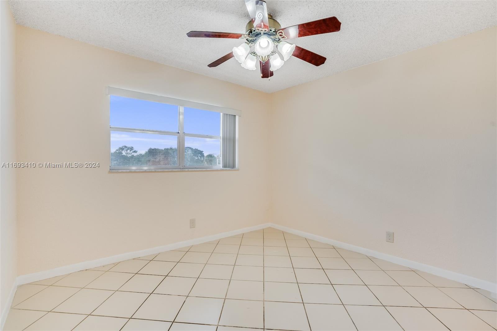 NATURA CONDO NO 4 - Residential