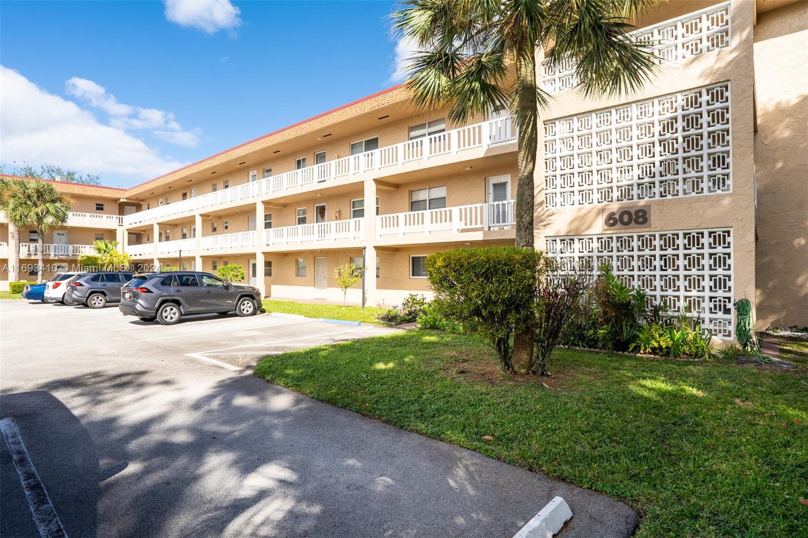 NATURA CONDO NO 4 - Residential