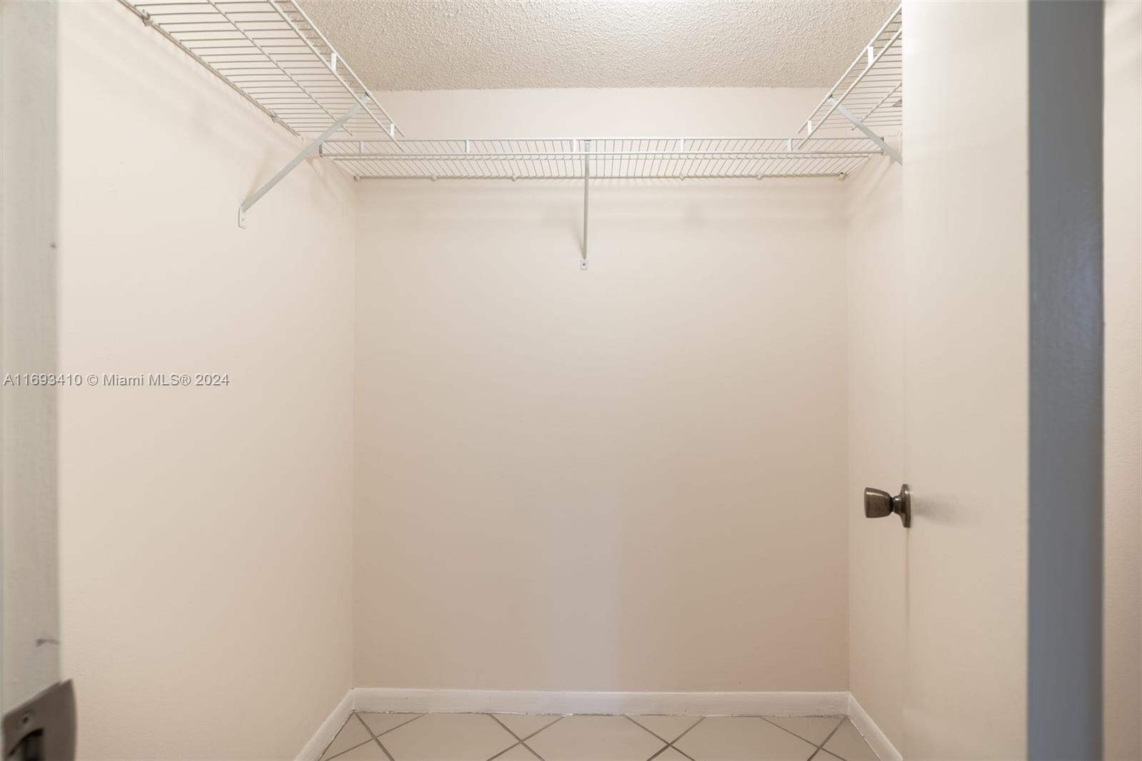 NATURA CONDO NO 4 - Residential