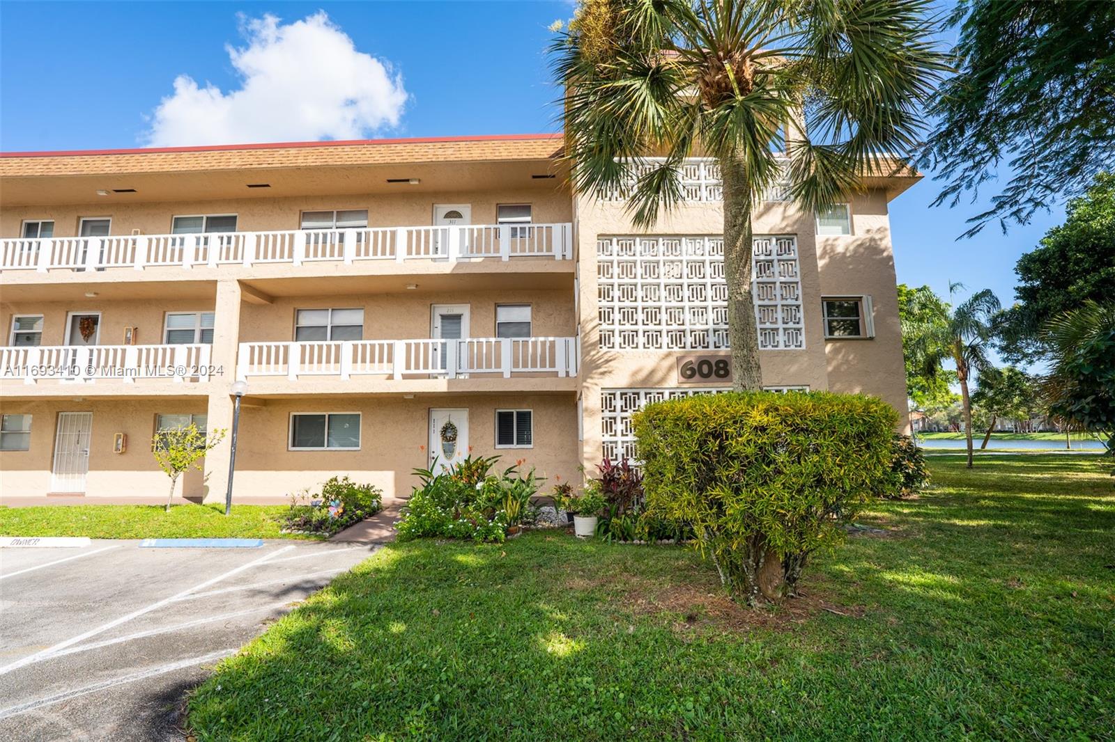 NATURA CONDO NO 4 - Residential