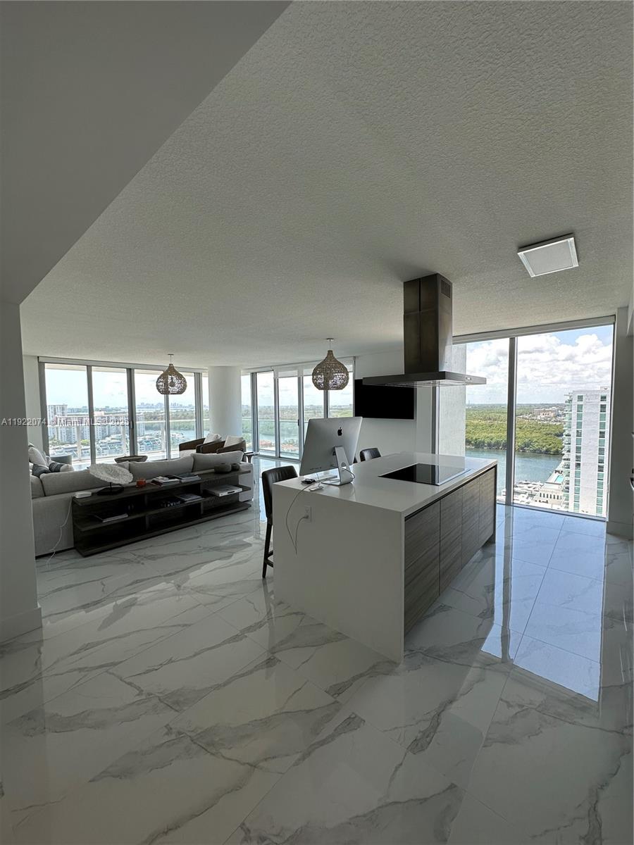 PARQUE TOWERS CONDO - Residential Lease