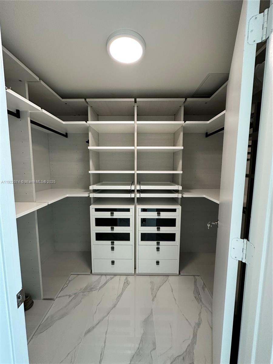 PARQUE TOWERS CONDO - Residential Lease