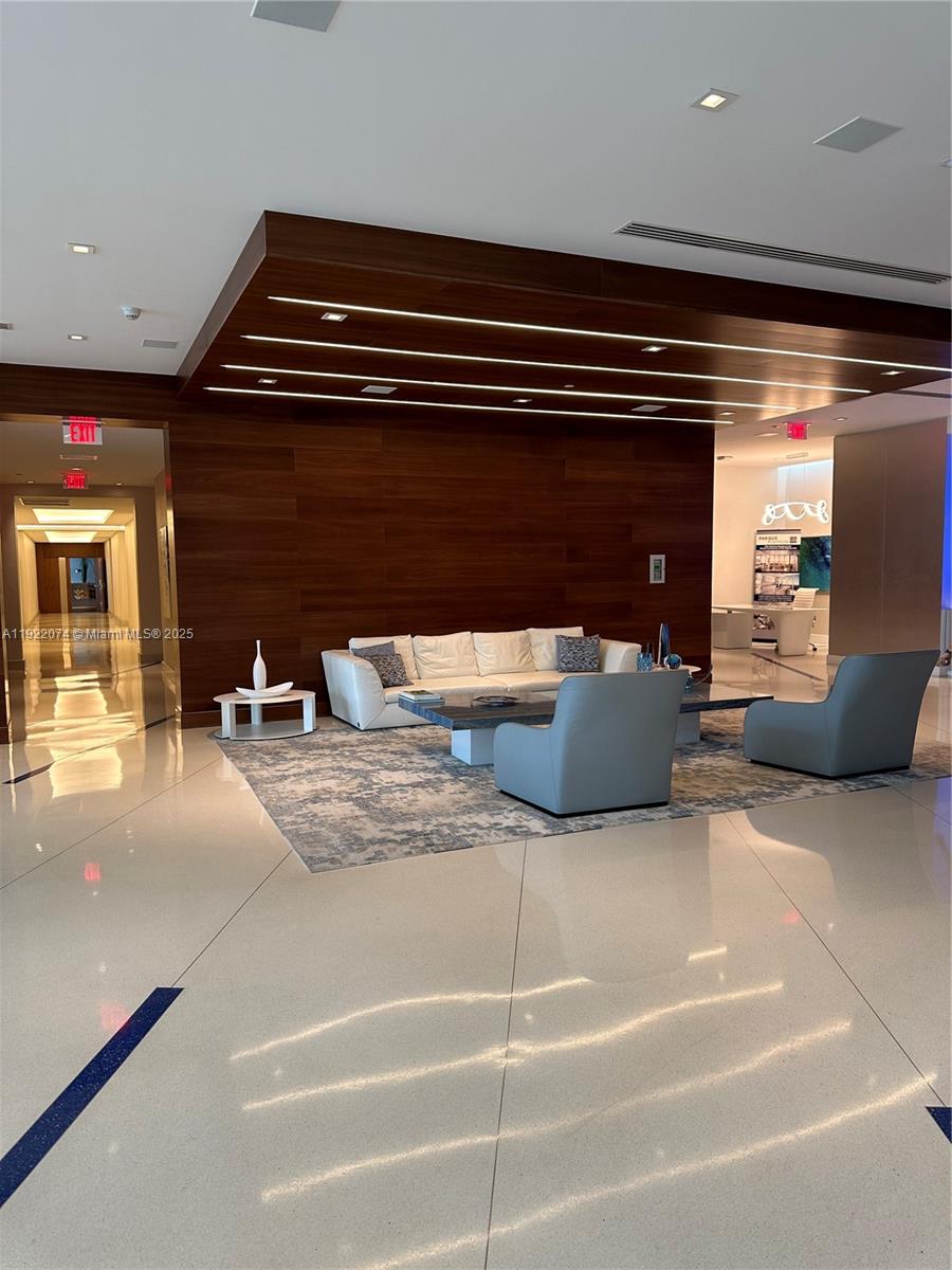 PARQUE TOWERS CONDO - Residential Lease