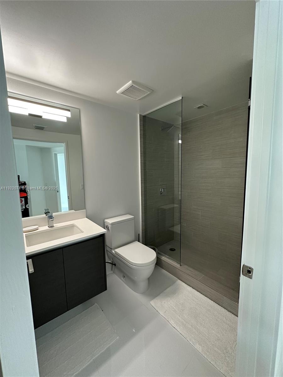 PARQUE TOWERS CONDO - Residential Lease