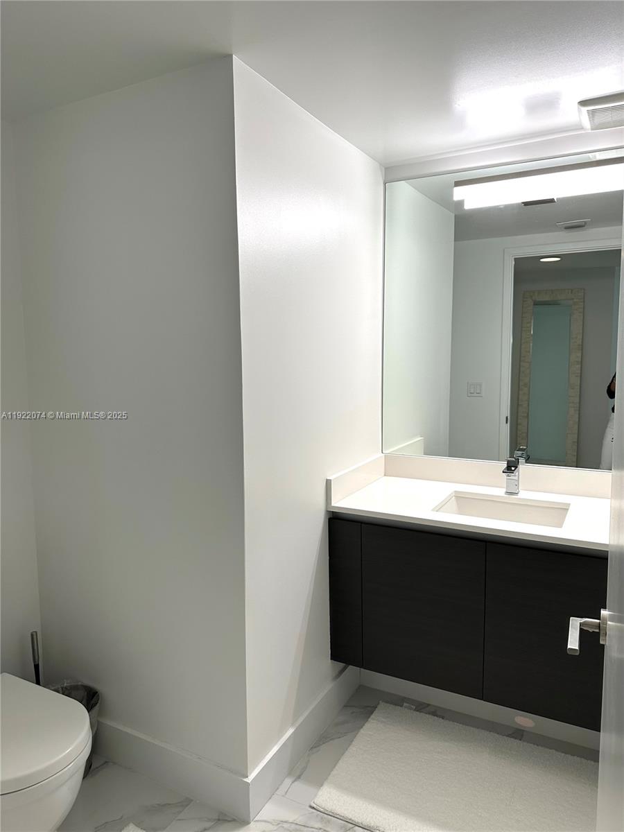 PARQUE TOWERS CONDO - Residential Lease