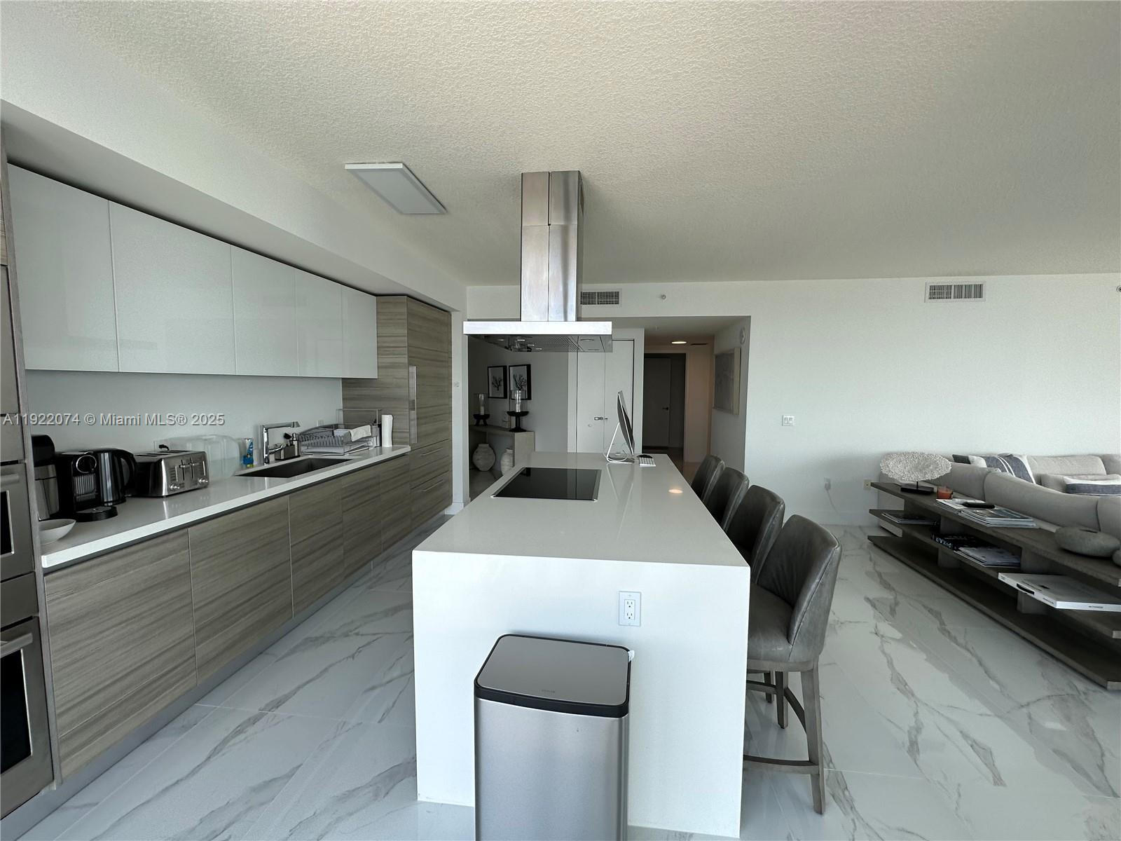 PARQUE TOWERS CONDO - Residential Lease