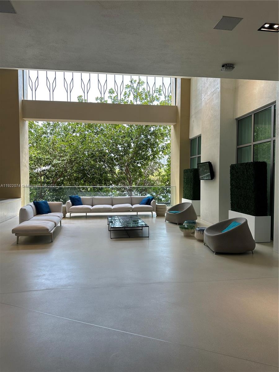 PARQUE TOWERS CONDO - Residential Lease